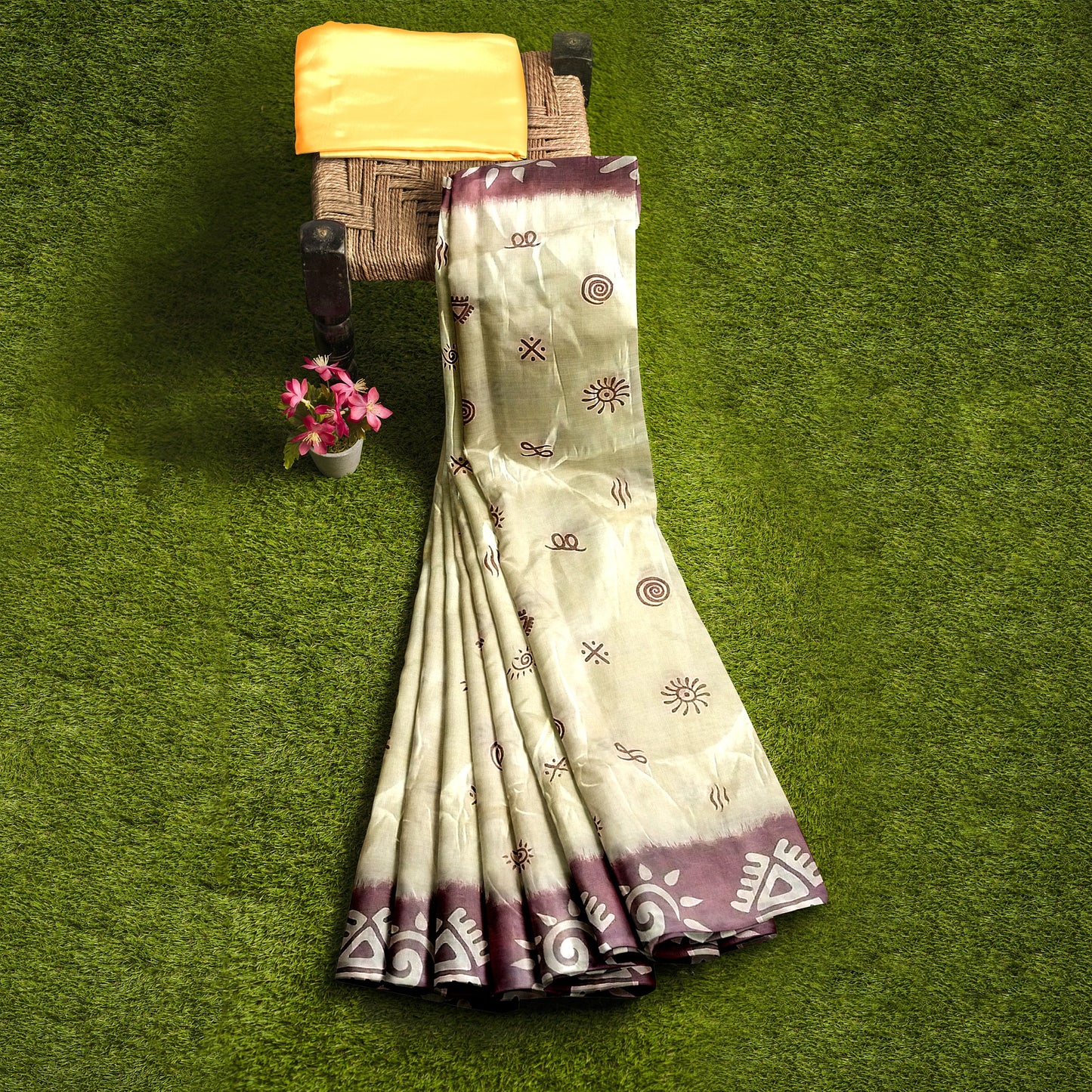 Bandhani Patterns Silk Saree in Cream and Red Color