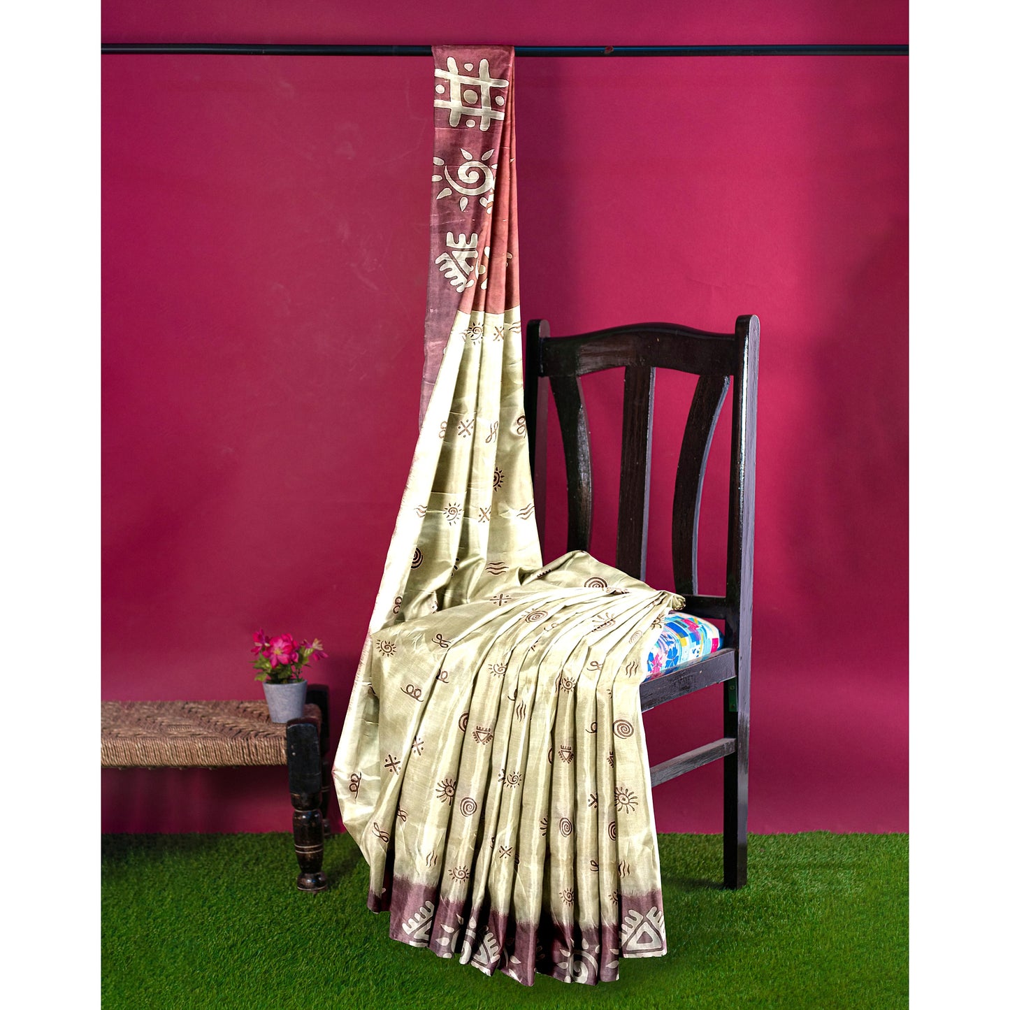 Bandhani Patterns Silk Saree in Cream and Red Color