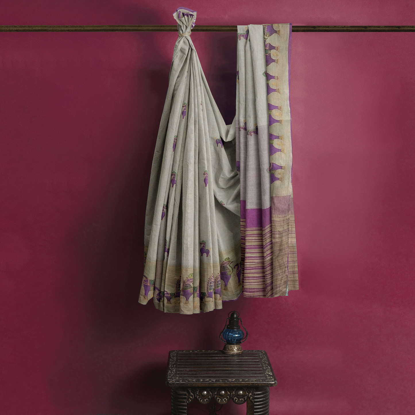 Crème and Pink Color Saree with Classy Horse Print